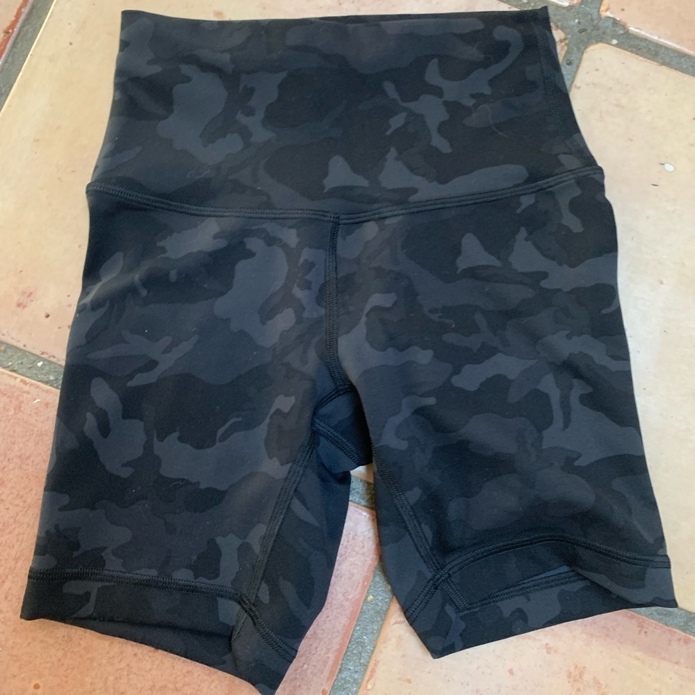 Lululemon bike shorts camo size 2